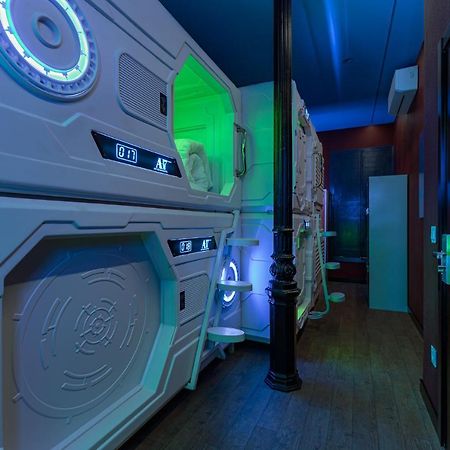 Art Seven Hostel Capsules Madrid Ngoại thất bức ảnh