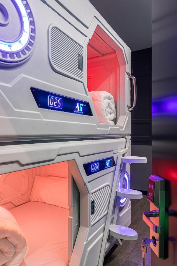 Art Seven Hostel Capsules Madrid Ngoại thất bức ảnh