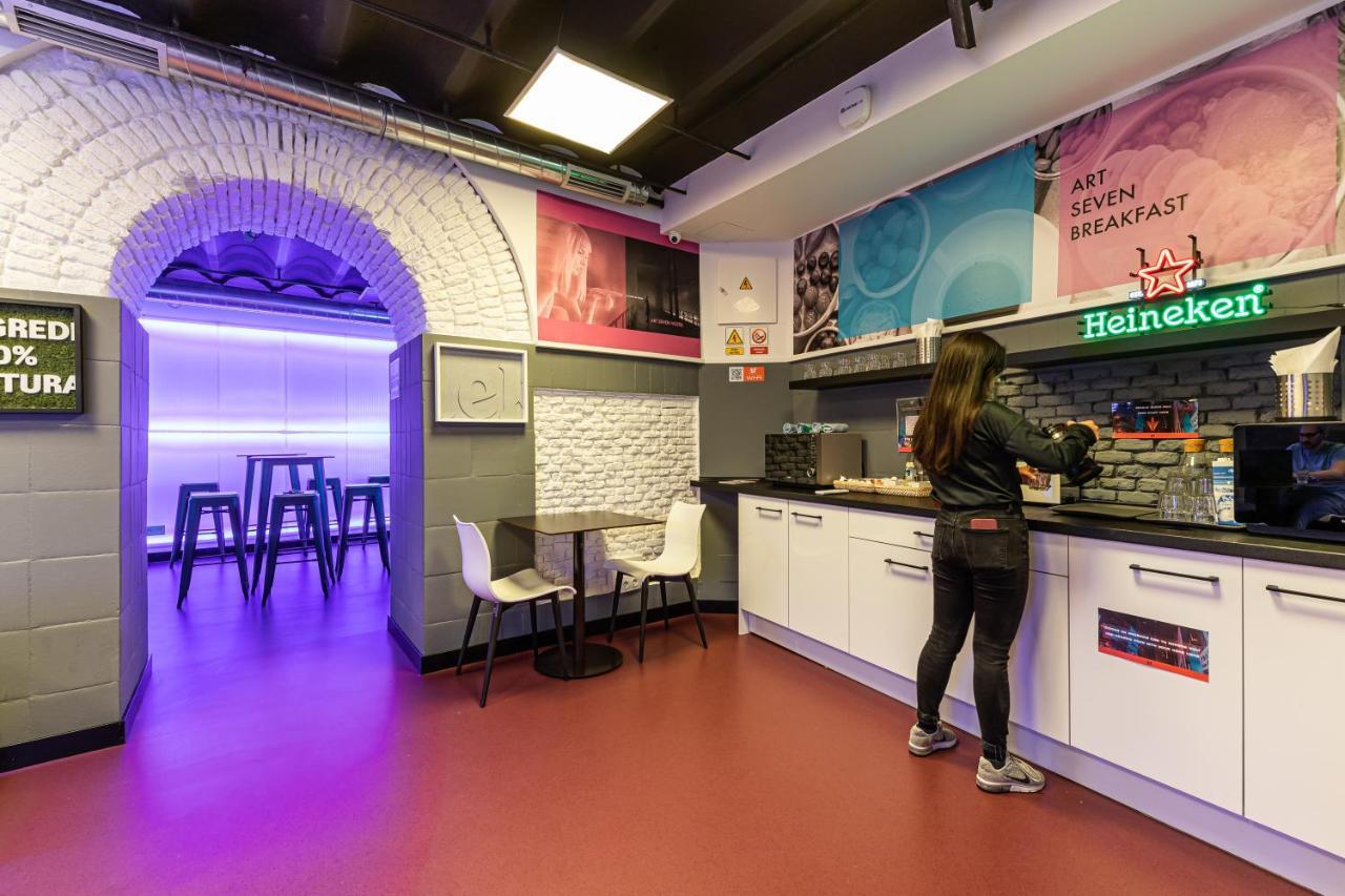 Art Seven Hostel Capsules Madrid Ngoại thất bức ảnh
