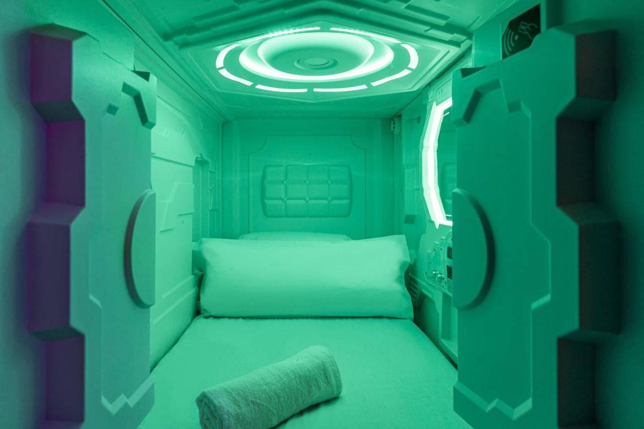 Art Seven Hostel Capsules Madrid Ngoại thất bức ảnh