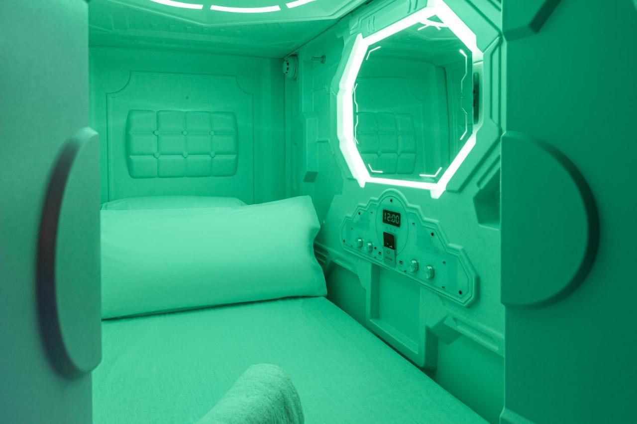 Art Seven Hostel Capsules Madrid Ngoại thất bức ảnh