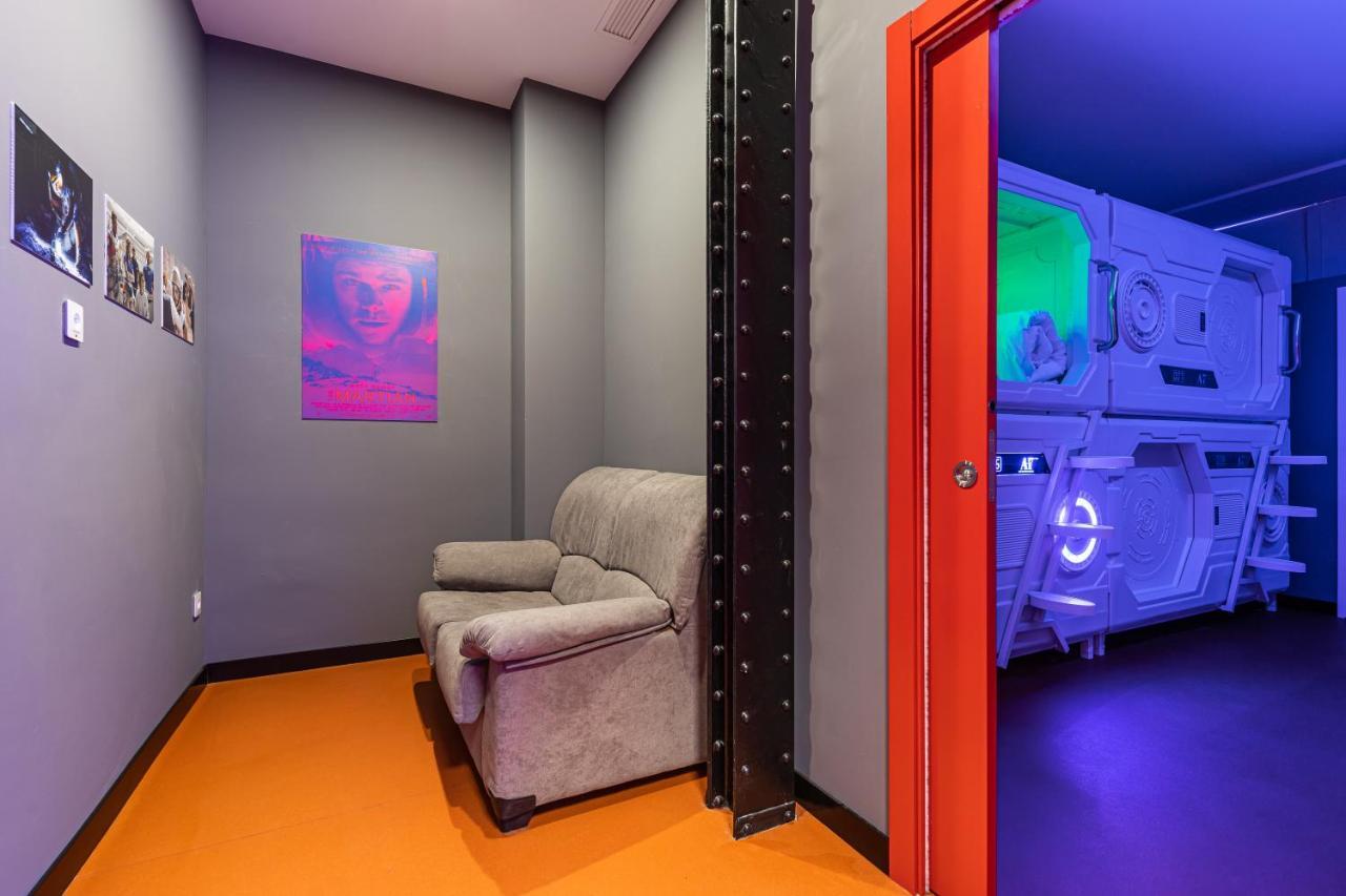 Art Seven Hostel Capsules Madrid Ngoại thất bức ảnh
