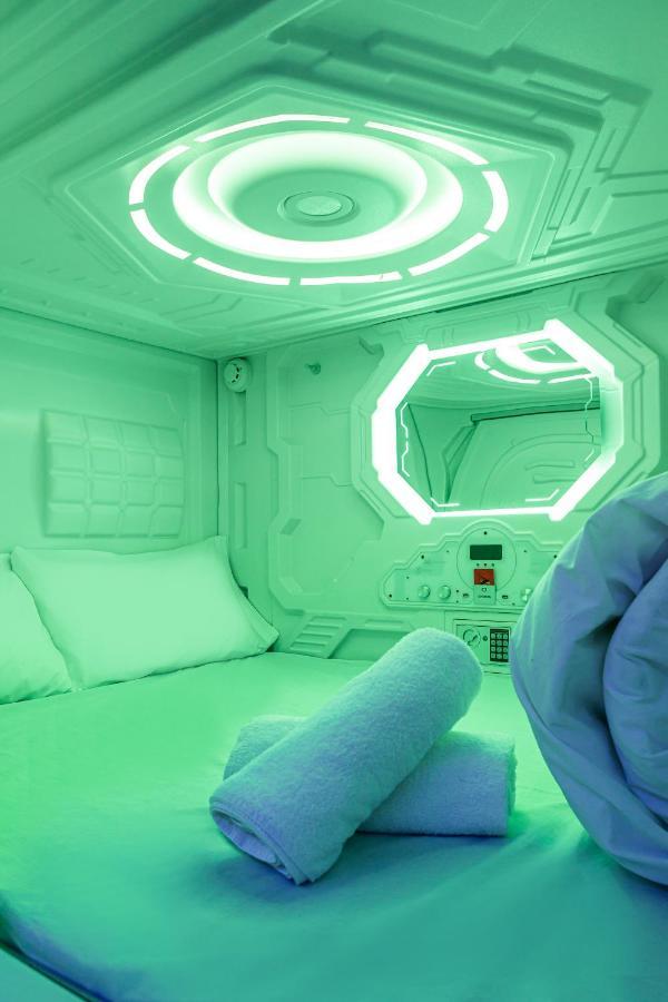 Art Seven Hostel Capsules Madrid Ngoại thất bức ảnh
