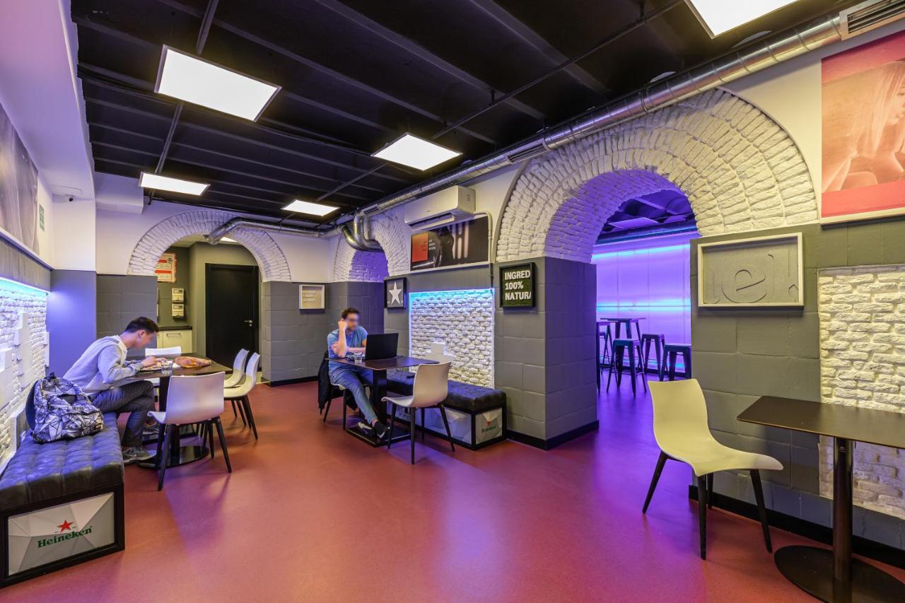 Art Seven Hostel Capsules Madrid Ngoại thất bức ảnh