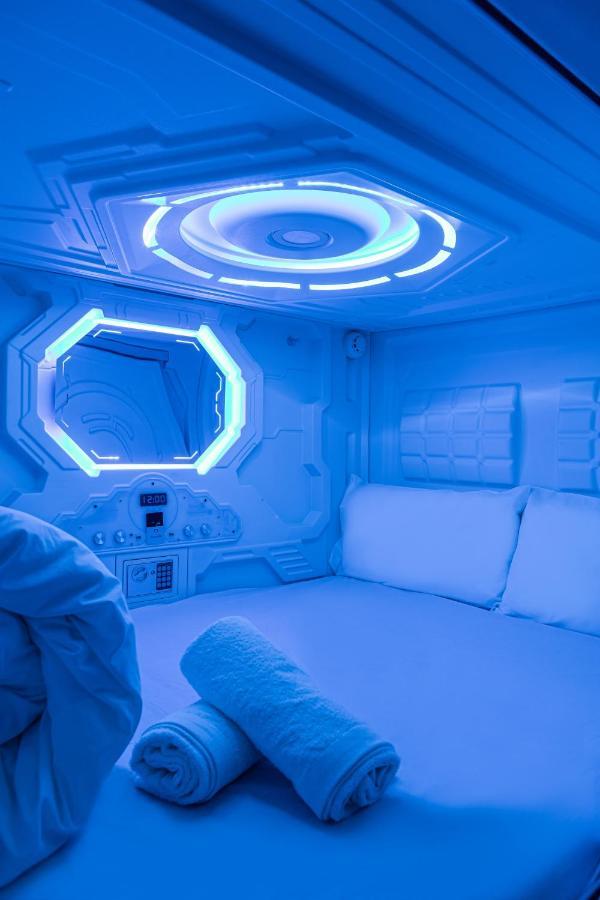 Art Seven Hostel Capsules Madrid Ngoại thất bức ảnh