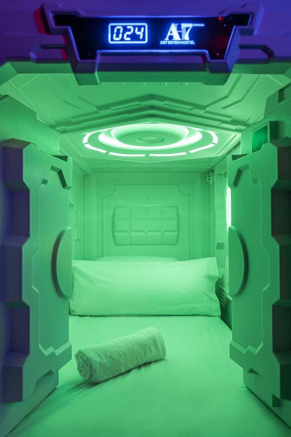 Art Seven Hostel Capsules Madrid Ngoại thất bức ảnh