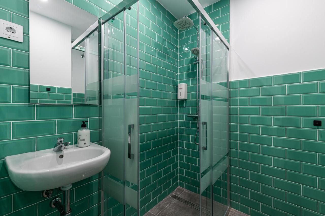 Art Seven Hostel Capsules Madrid Ngoại thất bức ảnh